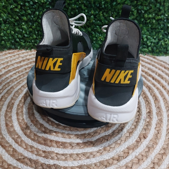 Nike - Picture 4 of 4